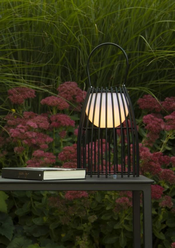 Lucide FJARA - Lampe de table Rechargeable Intérieur/Extérieur - Batterie/Piles - Ø 17,5 cm - LED Dim to warm - 1x0,3W 2800K/3200K - IP44 - Noir - ambiance 2